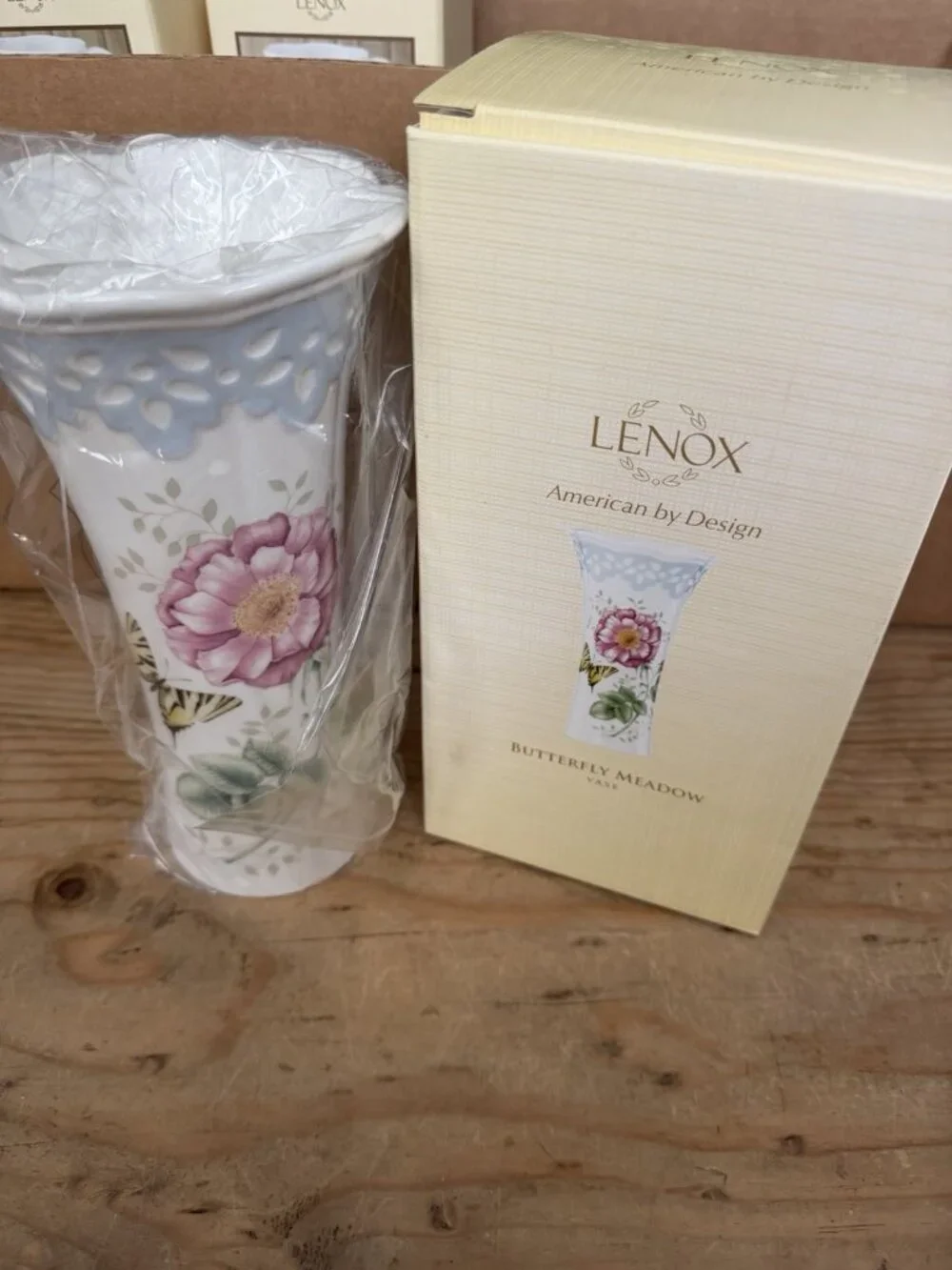 Lenox Louise Le Luyer Butterfly Meadow Blue And White Floral 9-1/4” Vase